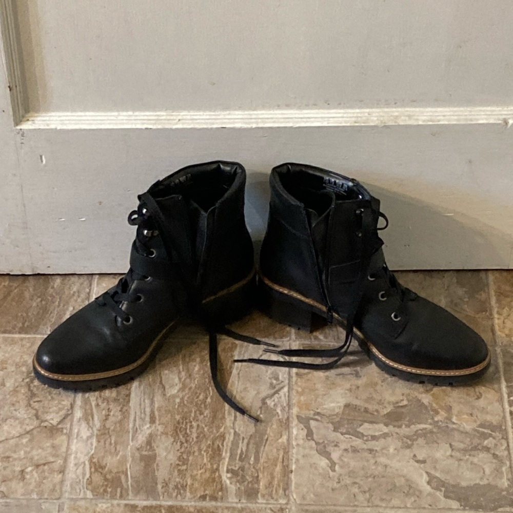 Naturalizer Lace Up Tia Bootie